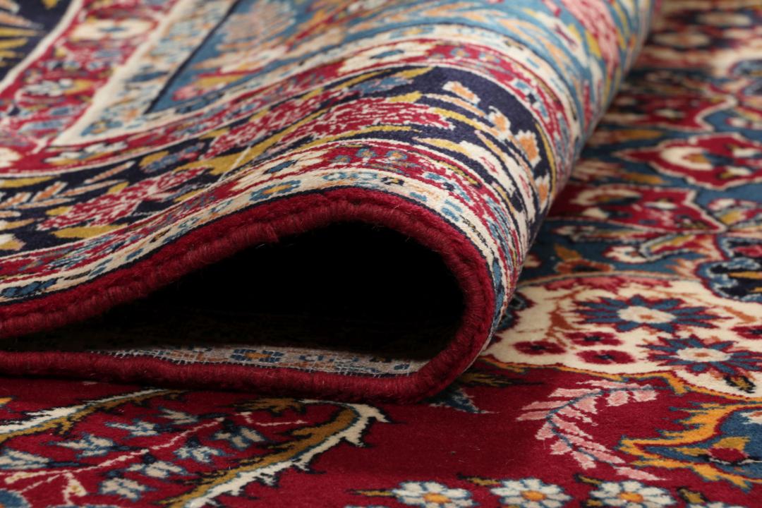 Handgeknoopt Keshan-tapijt met bloemmotieven in donkerrood en blauw