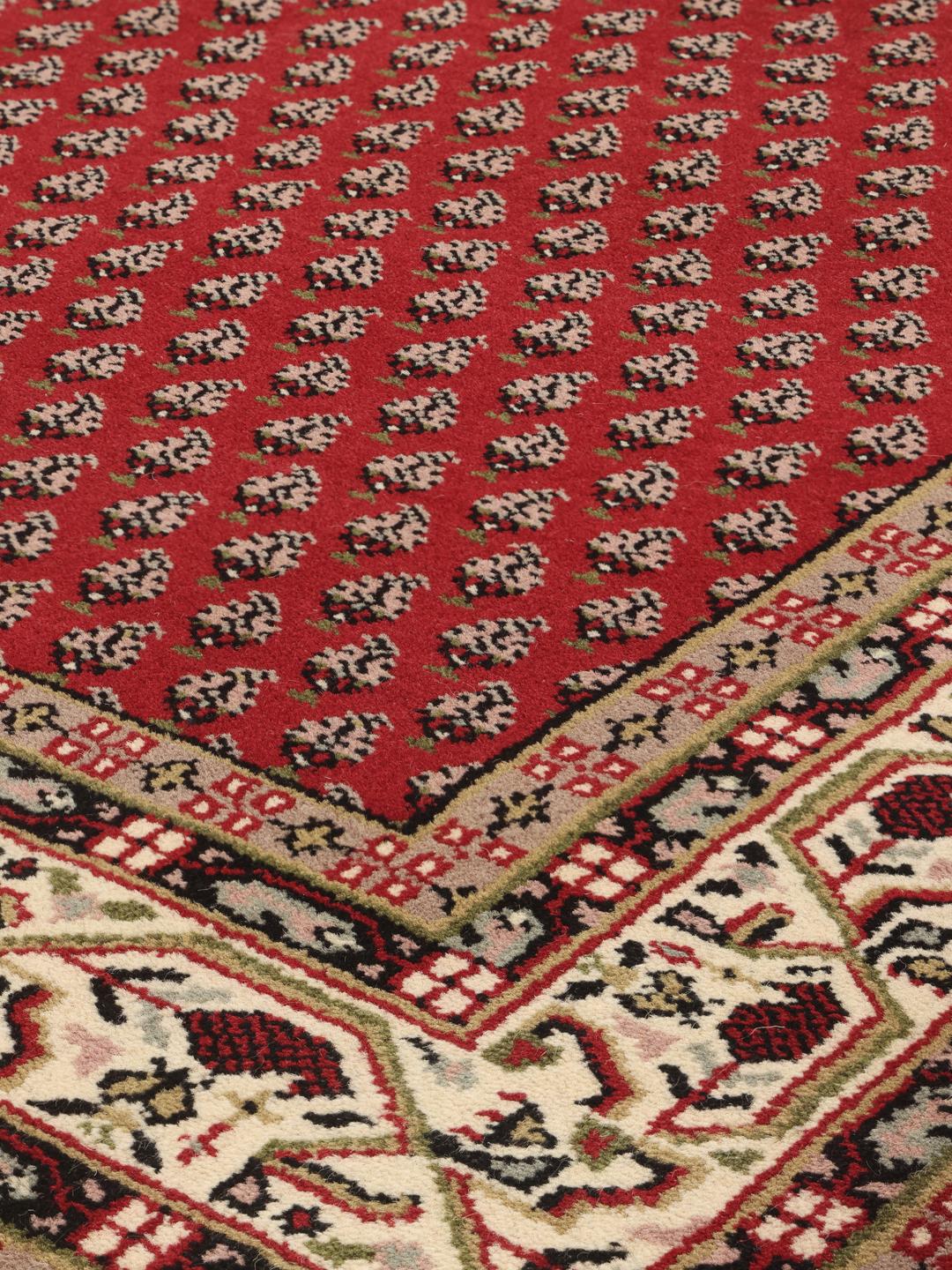 Handgeknoopt rood Mir Indo tapijt met traditionele bloemmotieven uit India.