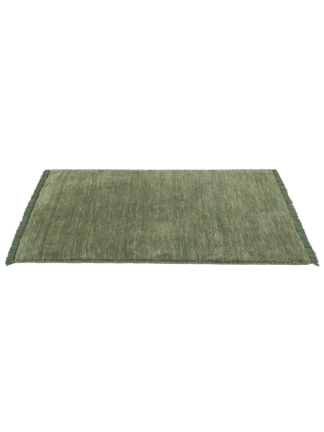 Groen handgeweven vloerkleed met korte franjes
