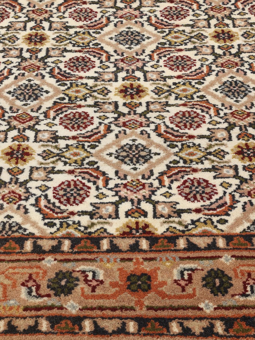 Handgeknoopte Bidjar Indo loper met traditionele patronen in beige en rode tinten uit India
