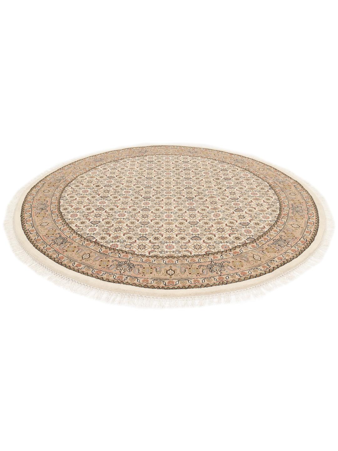Rond Bidjar Indo-tapijt met complexe patronen uit India in beige en bruine tinten.