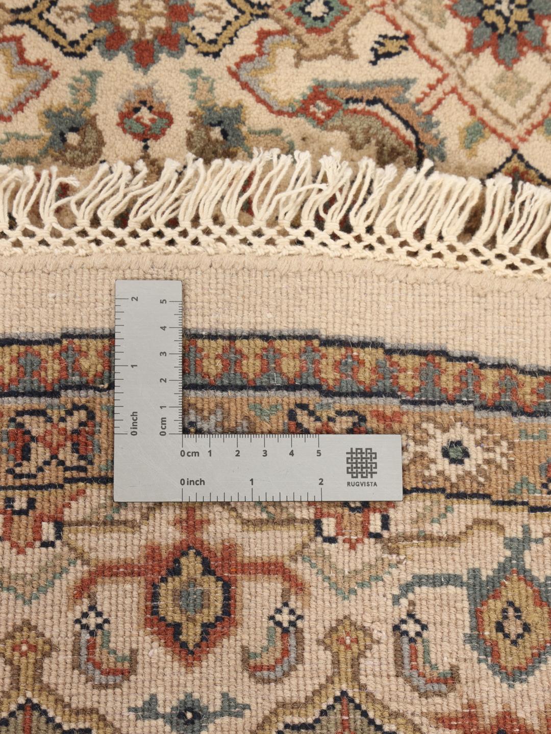 Rond Mir Indo-tapijt met ingewikkelde bloempatronen in beige, blauw en rood uit India