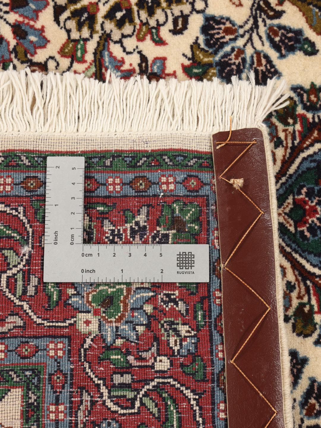 Hand-knotted Sarough rug with a floral vase pattern in red and beige tones.