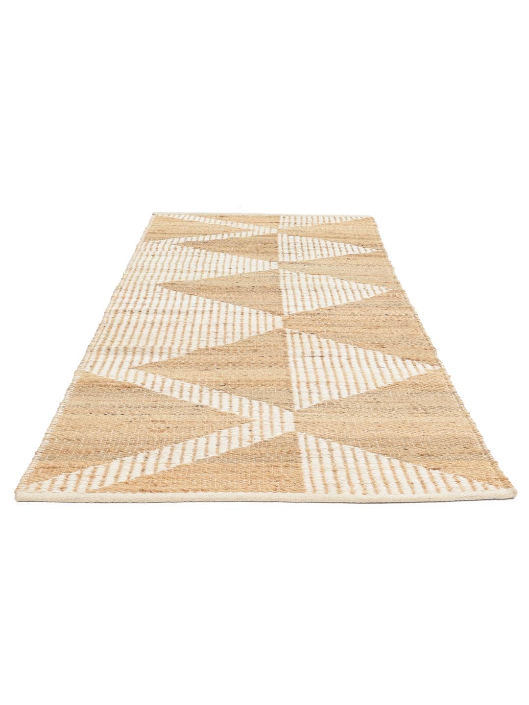 Beige ja valkoinen käytävämatto geometrisella kuviolla