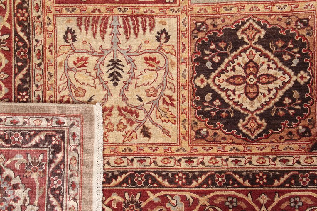 Handgeknoopt Indiaas tapijt met florale tuinmotieven in rode en beige tinten