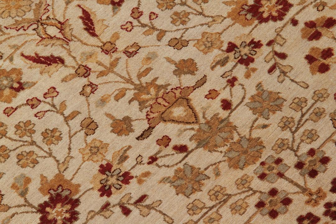 Handgeknoopt Klassiek Oosters tapijt uit India met beige en rode bloemmotieven