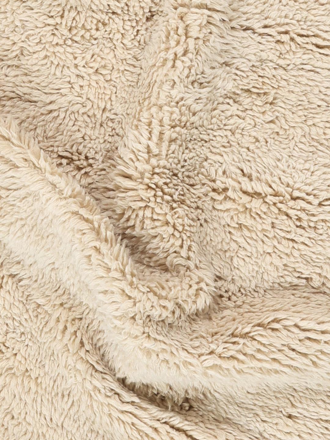 Offwhite shaggy tapijt met een dikke pool en franjes
