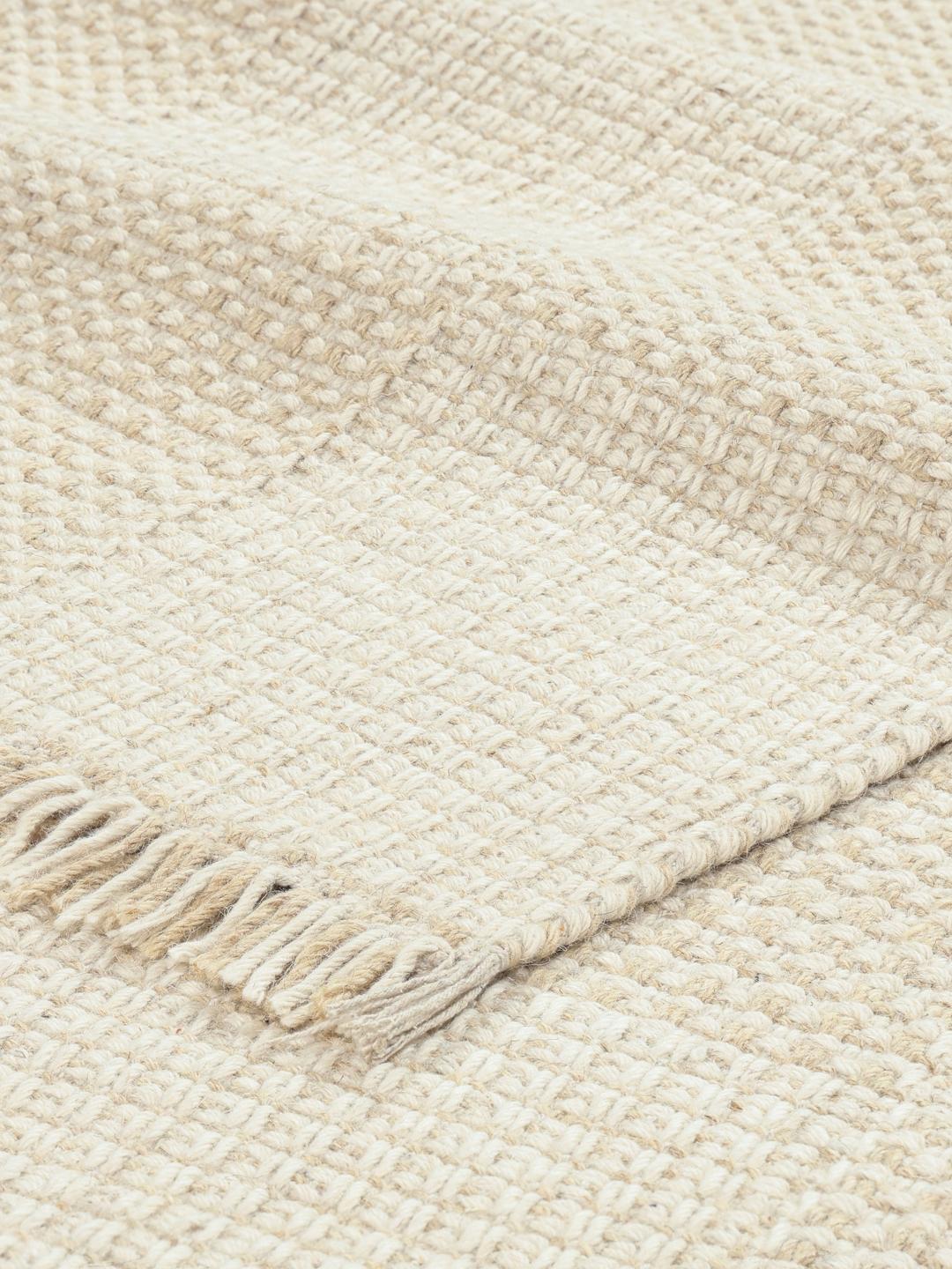 Håndvævet beige og hvid uldløber med ternet mønster
