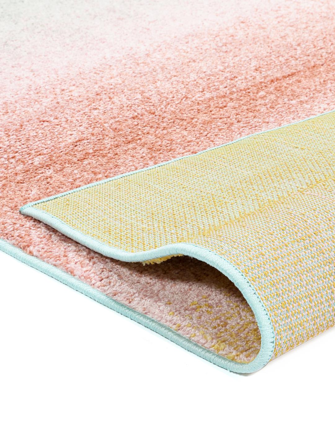 Meerkleurig tapijt met een vloeiend ombre ontwerp
