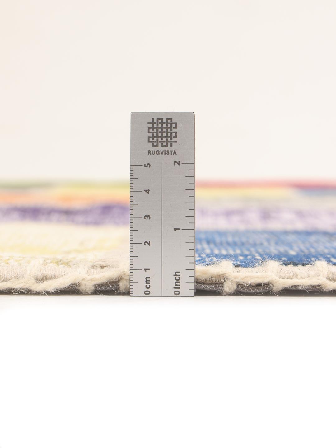 Rundt flerfarvet patchwork-tæppe fra Mellemøsten med et levende geometrisk design
