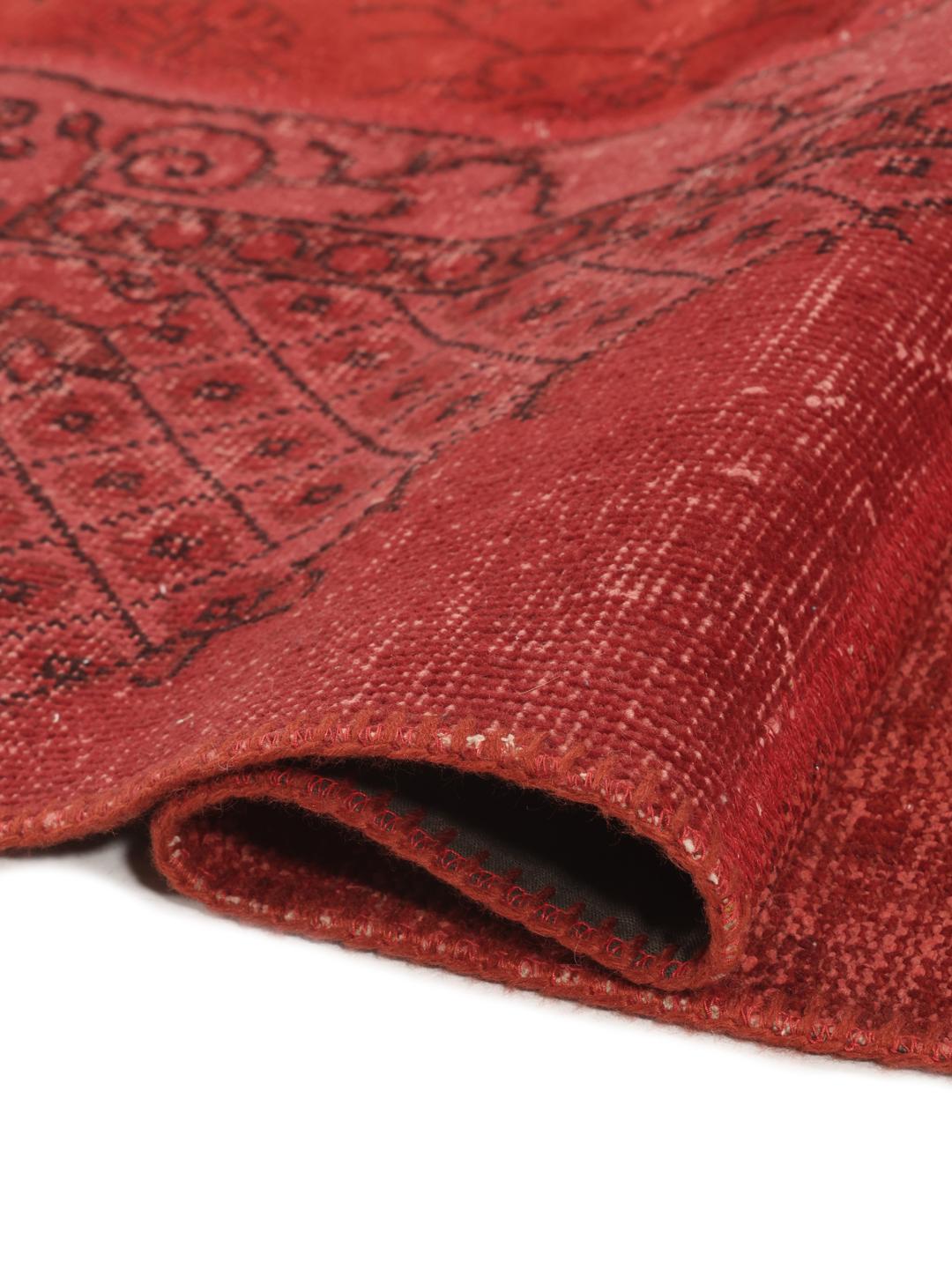 Handgeknoopt Patchwork tapijt uit Turkije met een donkerrood kleurenpalet