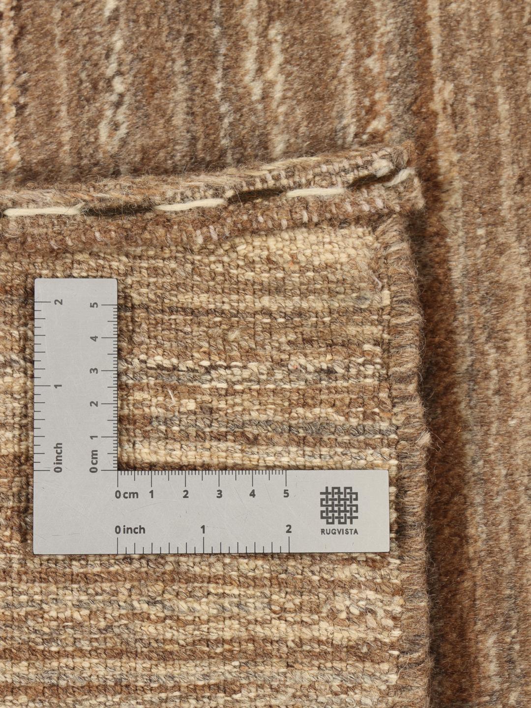 Håndknyttet brun uldløber fra Mellemøsten med et naturligt, tekstureret design.