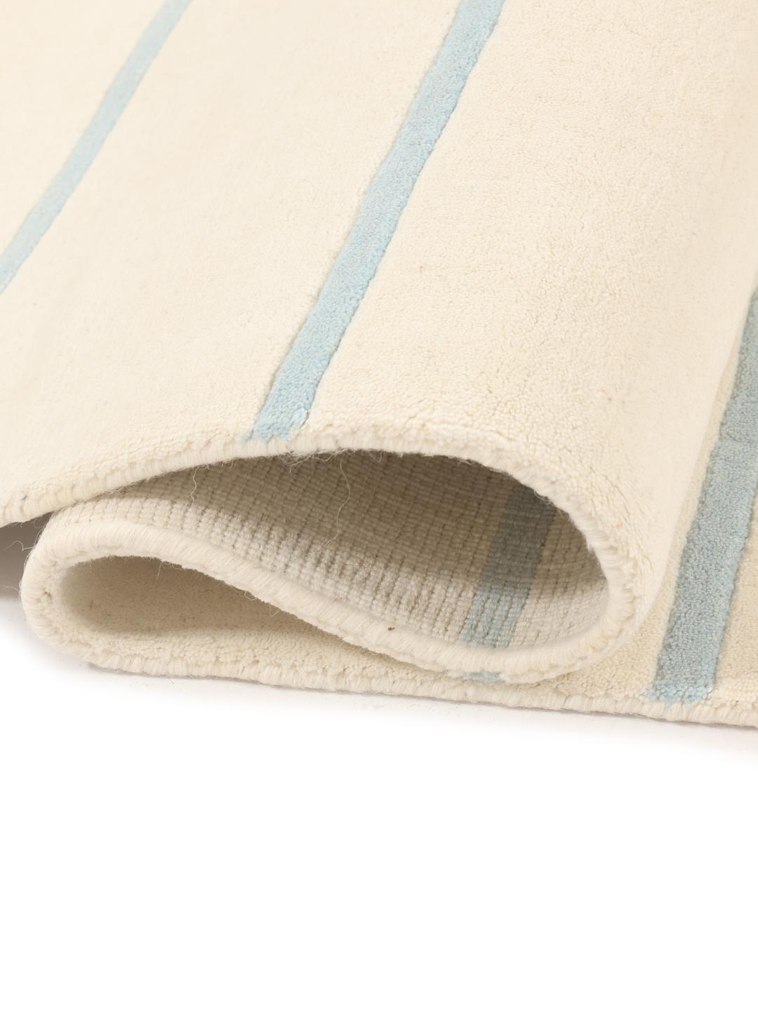 Modern Indiaas handgeweven kleed in beige en lichtblauw