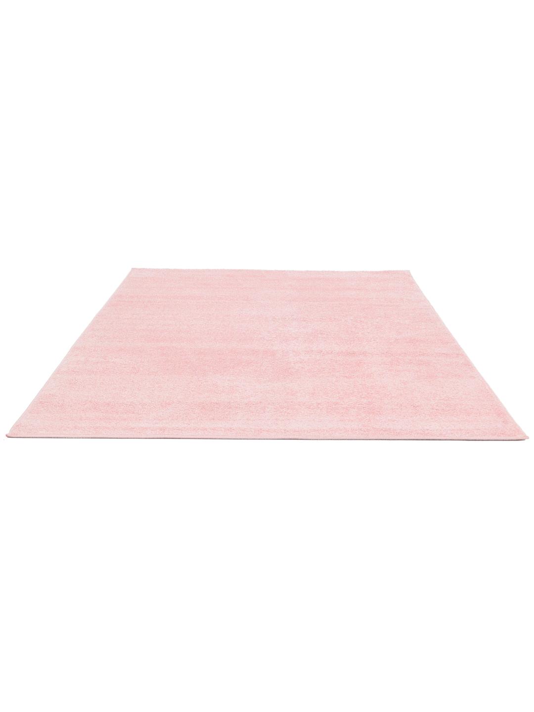 Um tapete cor-de-rosa claro sólido com uma textura suave.