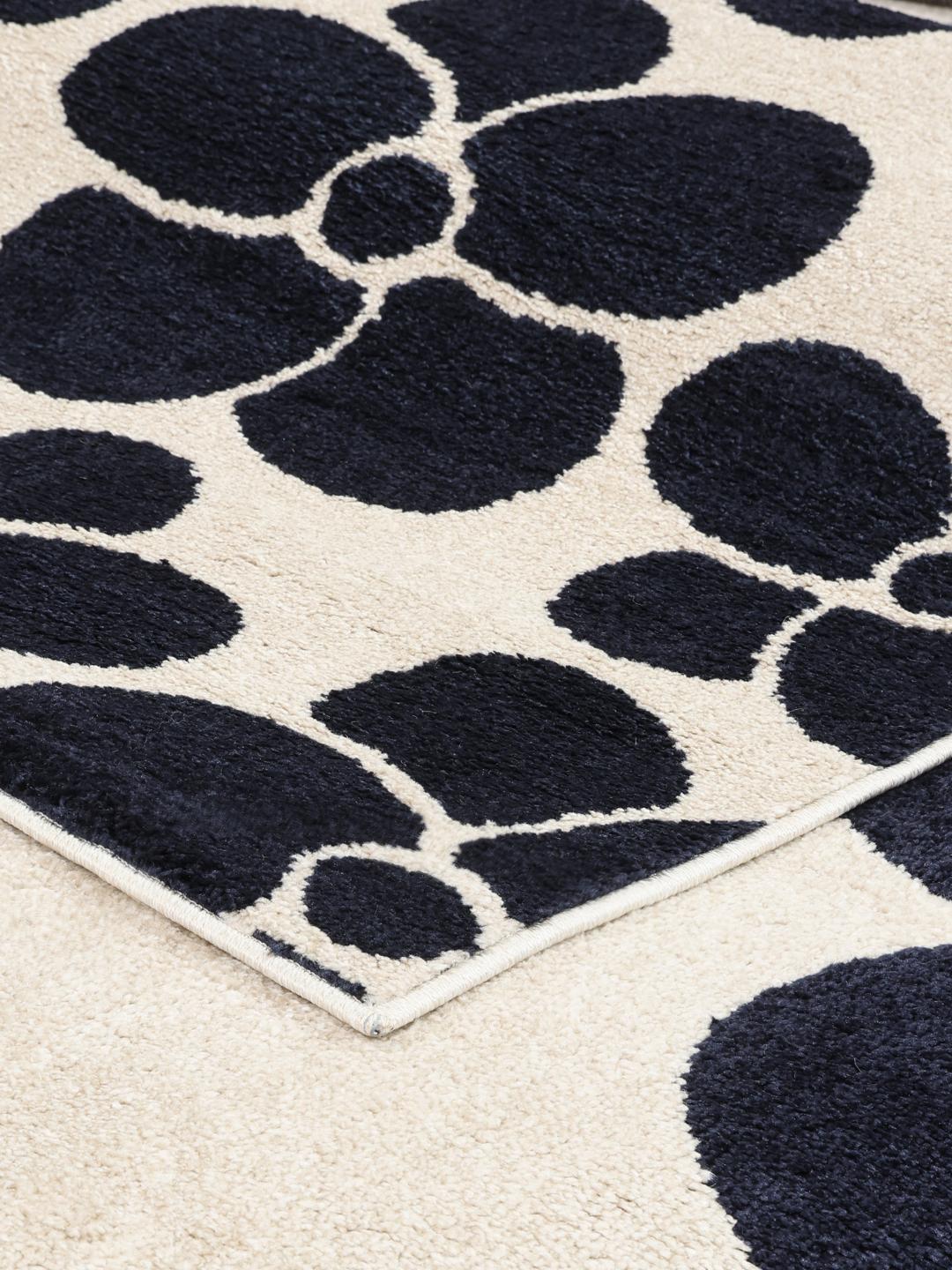 Donkerblauw en wit vloerkleed met bloemenpatroon