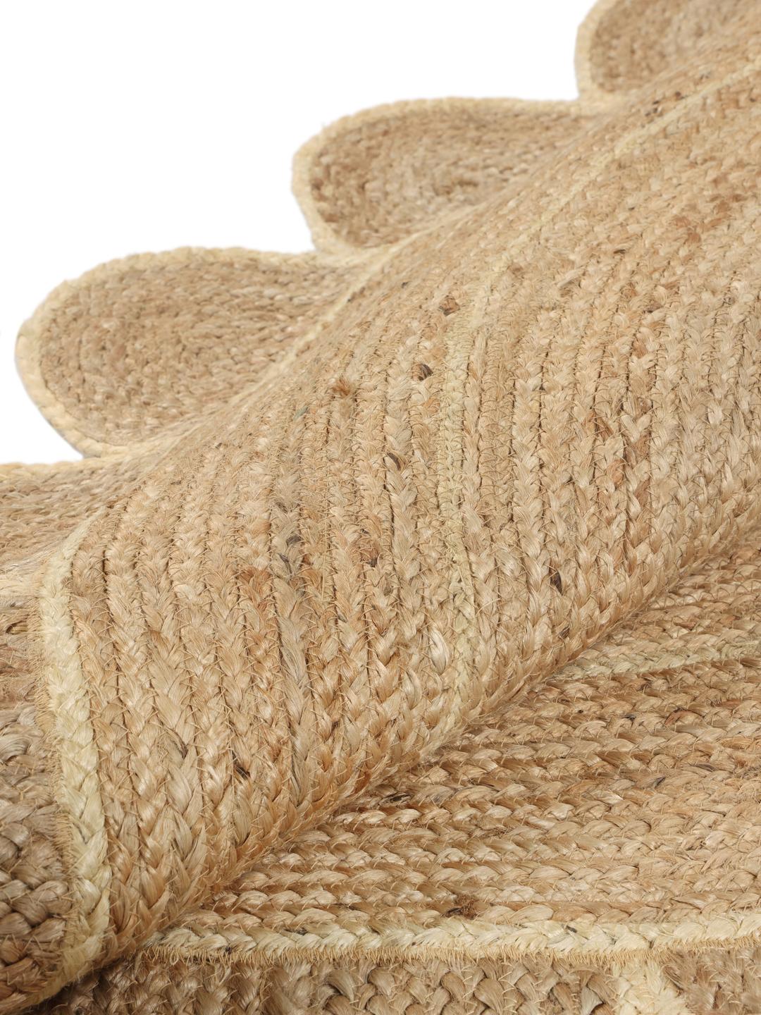 Rond beige jute vloerkleed met een schulprand