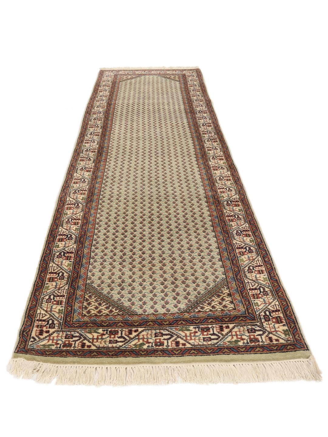 Tapis couloir Mir Indo noué à la main avec un motif floral répétitif dans des tons beige et multicolores.