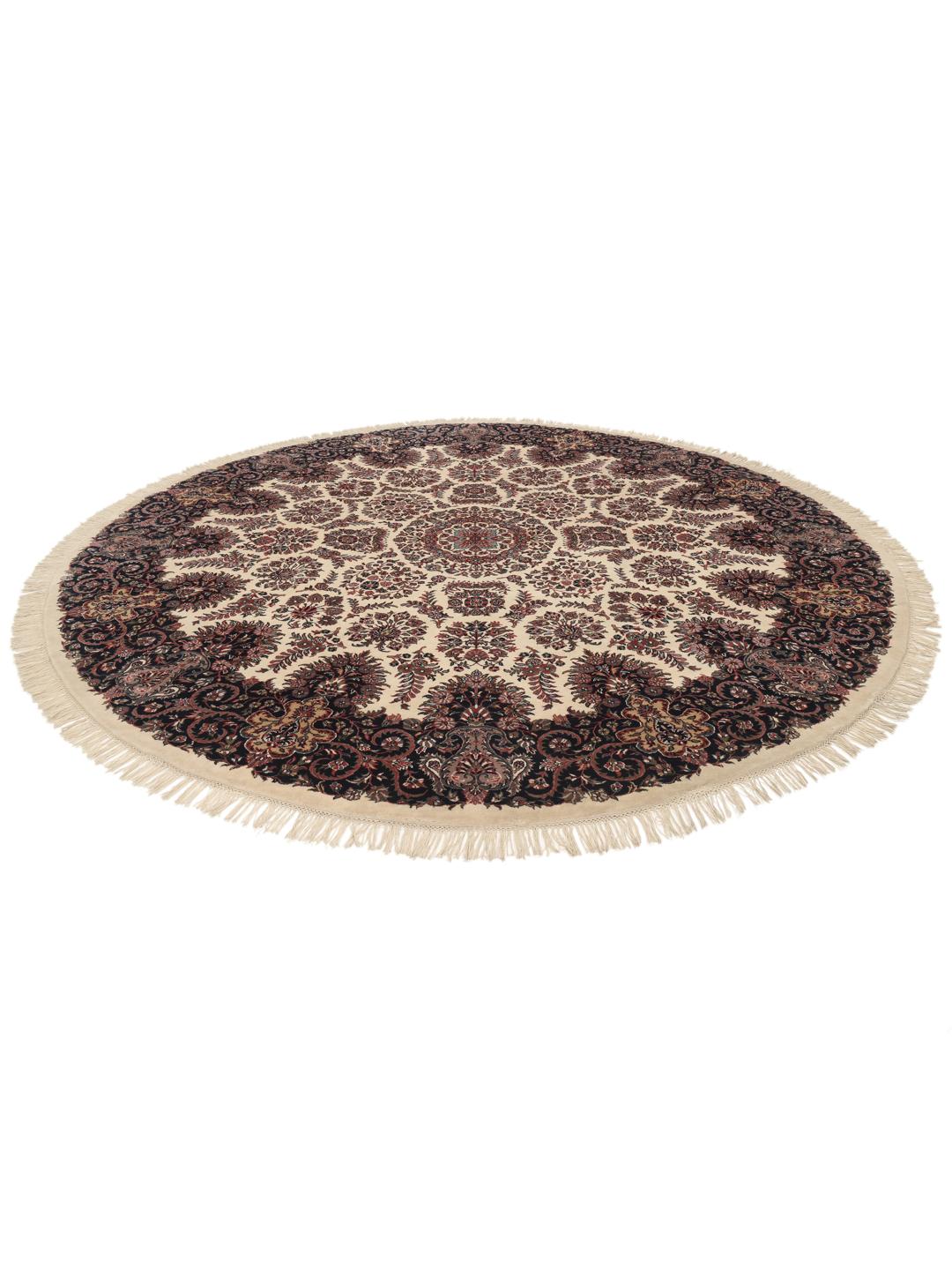 Een rond beige en donkerrood handgeknoopt Sarouk tapijt uit India