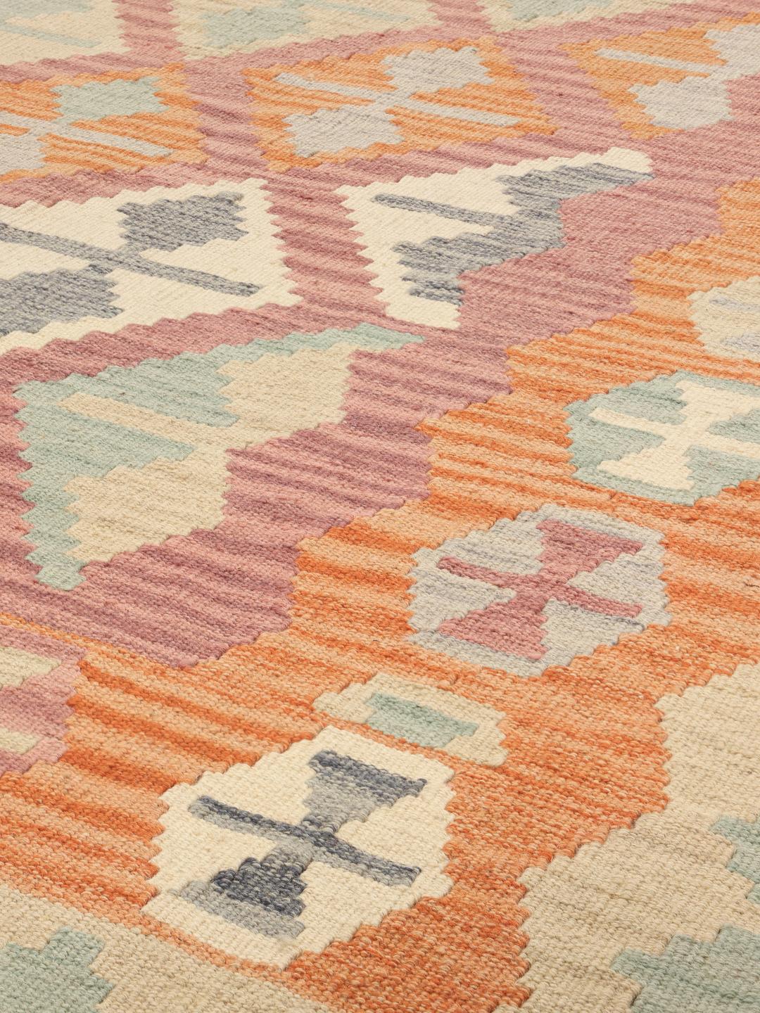 A rectangular hand-woven Kelim Ghashghai rug from the Middle East in multicolor Wool.