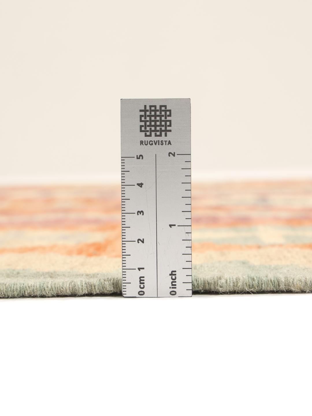 A rectangular hand-woven Kelim Ghashghai rug from the Middle East in multicolor Wool.