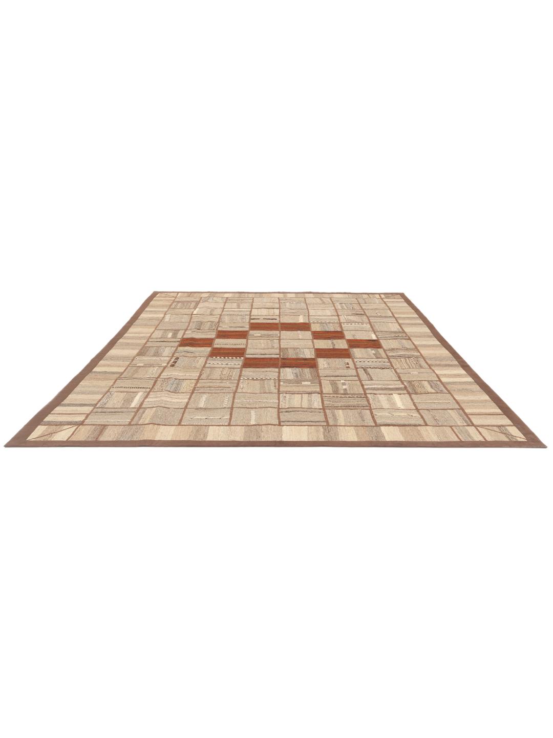 Tapis patchwork du Moyen-Orient tissé à la main dans des tons beige et marron