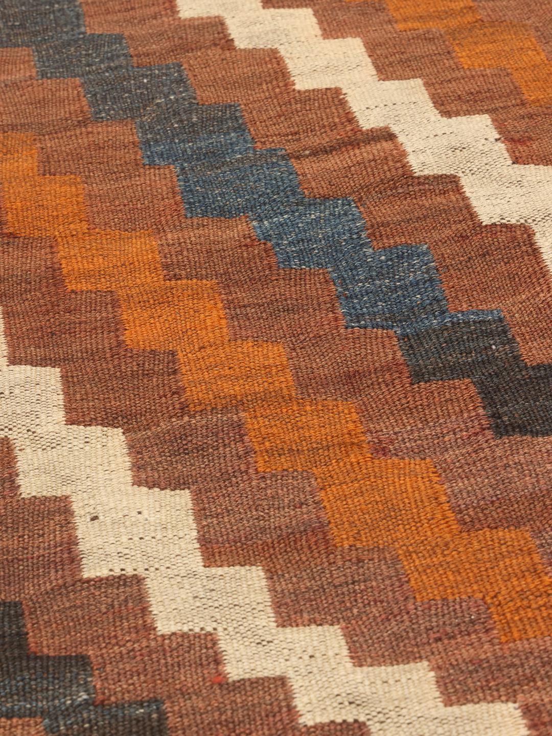 Vintage loper uit het Midden-Oosten in oranje en aardetinten met geometrische patronen