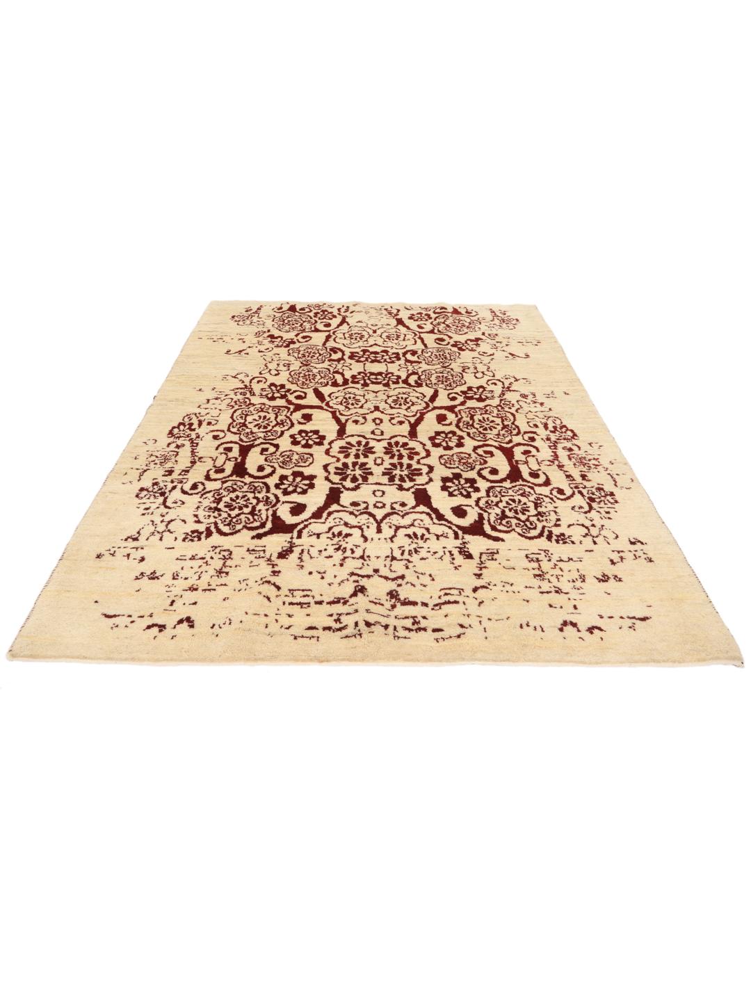 Håndknyttet Gabbeh Fine-tæppe med blomstermotiver i dybrøde og beige toner.