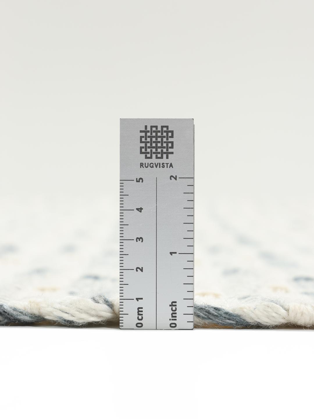 Tapis bleu et blanc avec une texture tissée