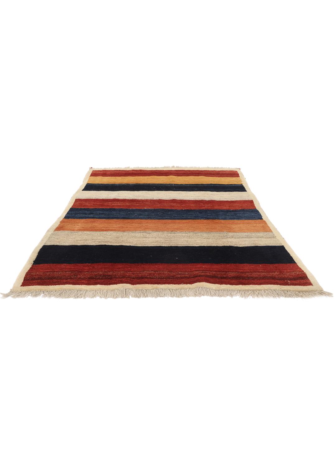 Handgeknoopt Gabbeh-tapijt uit het Midden-Oosten met een veelkleurig streeppatroon.