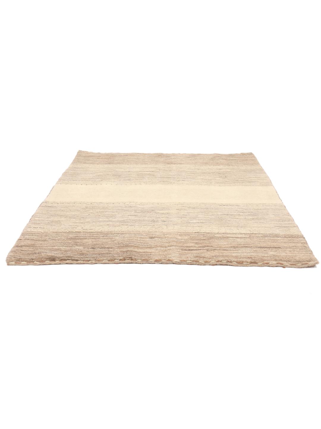 Handgeknoopt Gabbeh Fine vloerkleed uit het Midden-Oosten in beige en bruine tinten.