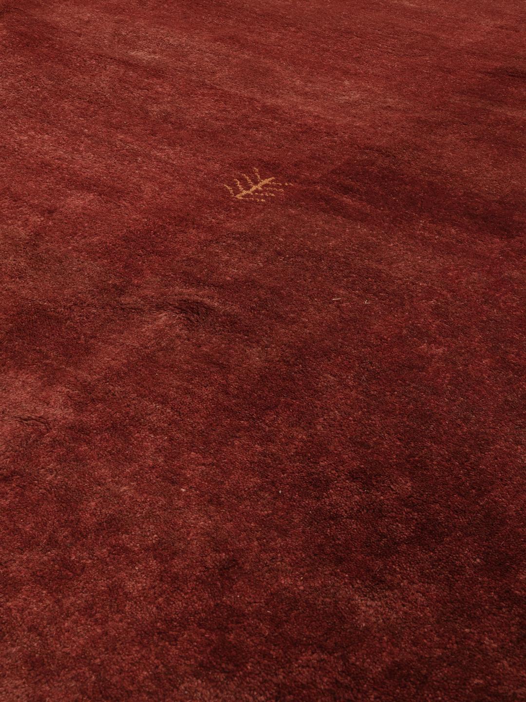 Tapis Gabbeh Fine rouge noué à la main provenant du Moyen-Orient