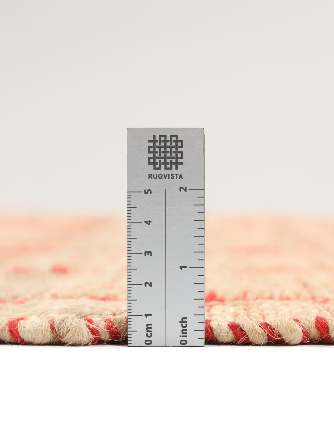 Beige en rood geweven tapijt met golvende lijnen en kwastjes
