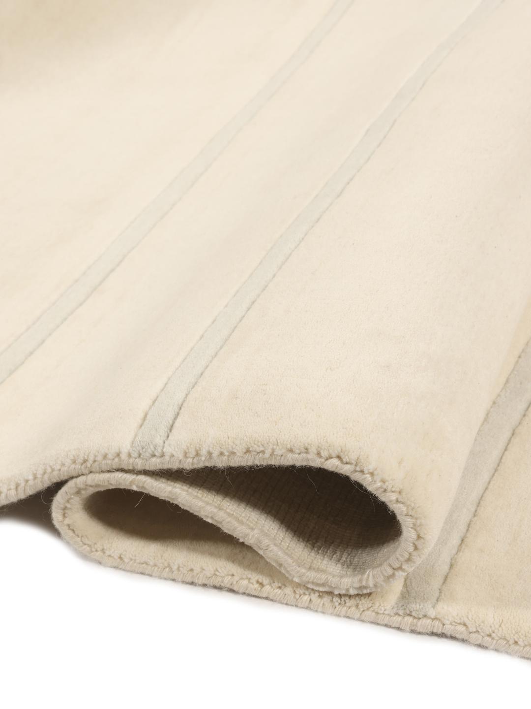 Modern beige handgeweven tapijt met minimalistische lijnen uit India