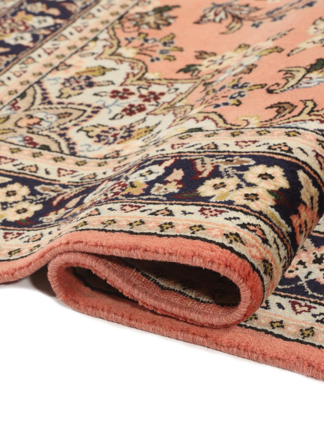 Tapis fait main Mehraban du Moyen-Orient en rose et bleu foncé