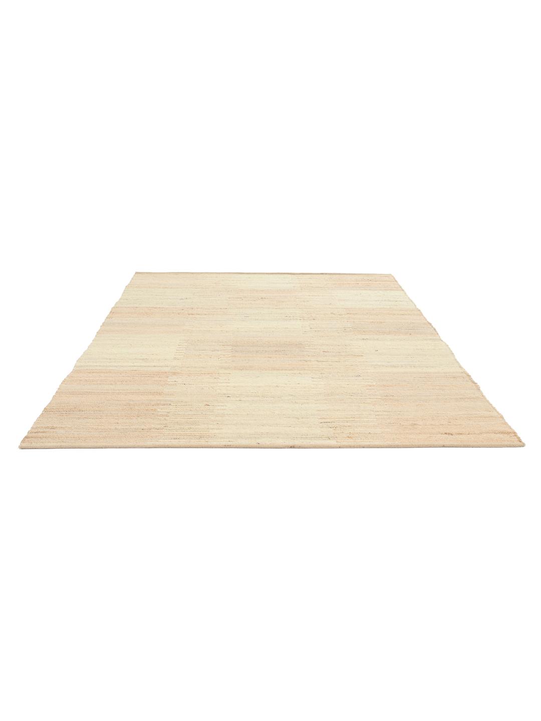 Handgeweven beige en wit tapijt met een subtiel dambordpatroon