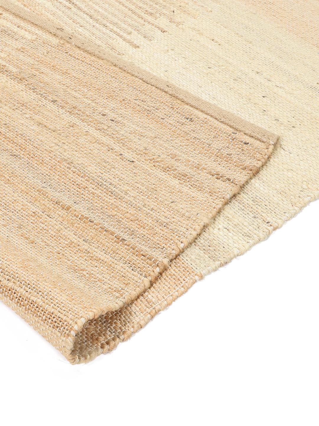 Beige løber med en naturlig vævet tekstur