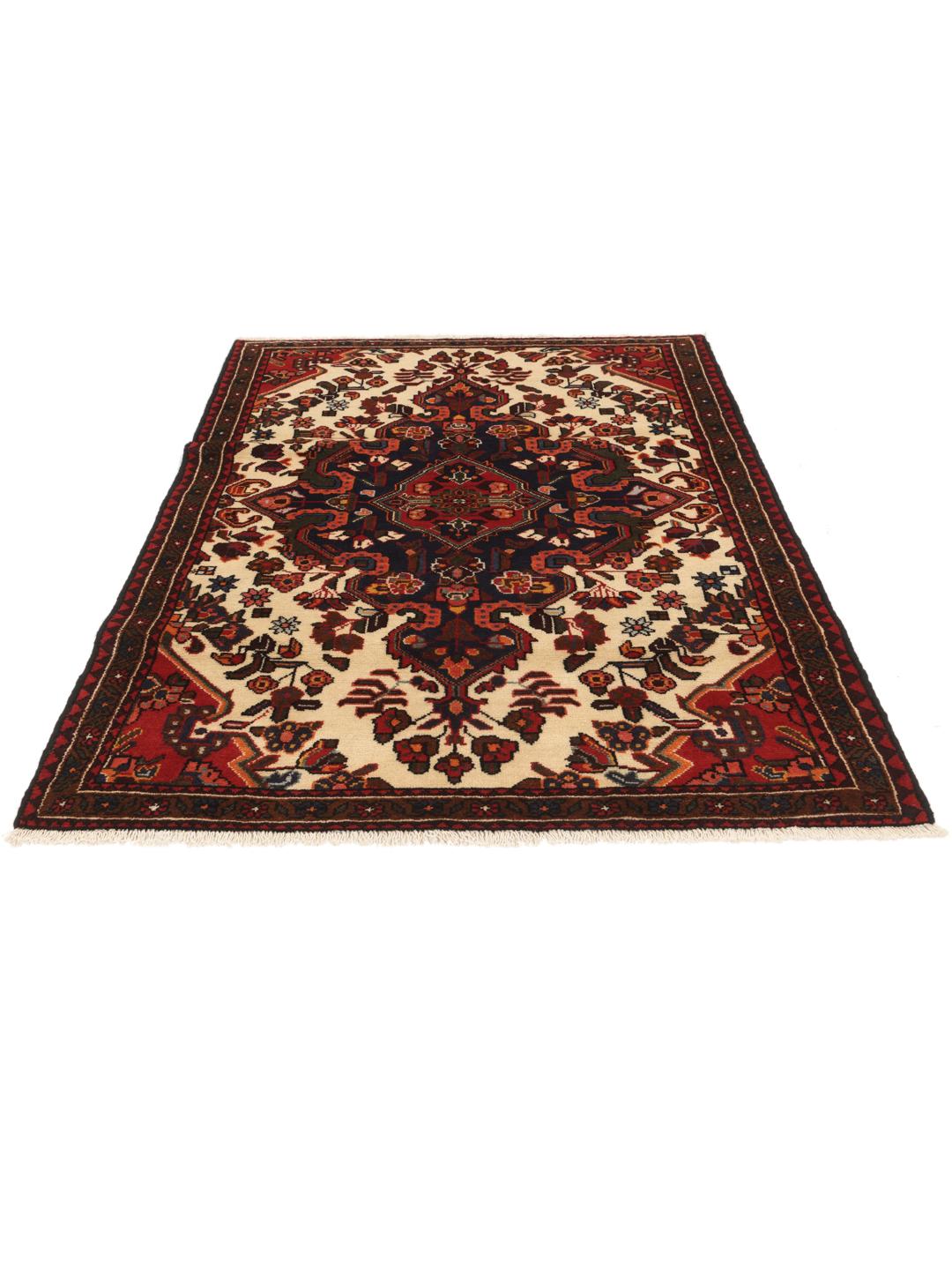 Handgeknoopt Saveh-tapijt uit het Midden-Oosten met een rood en blauw medaillonpatroon op een crèmekleurige achtergrond.