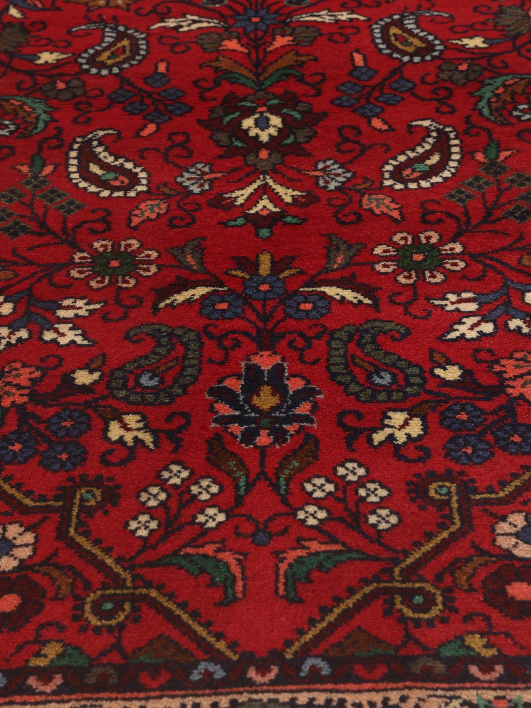 Tapis couloir rouge Mehraban noué à la main provenant du Moyen-Orient