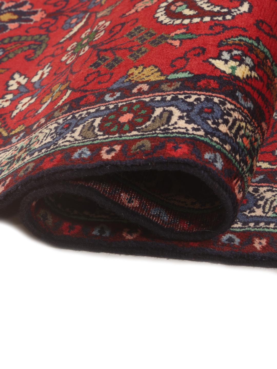 Tapis couloir rouge Mehraban noué à la main provenant du Moyen-Orient
