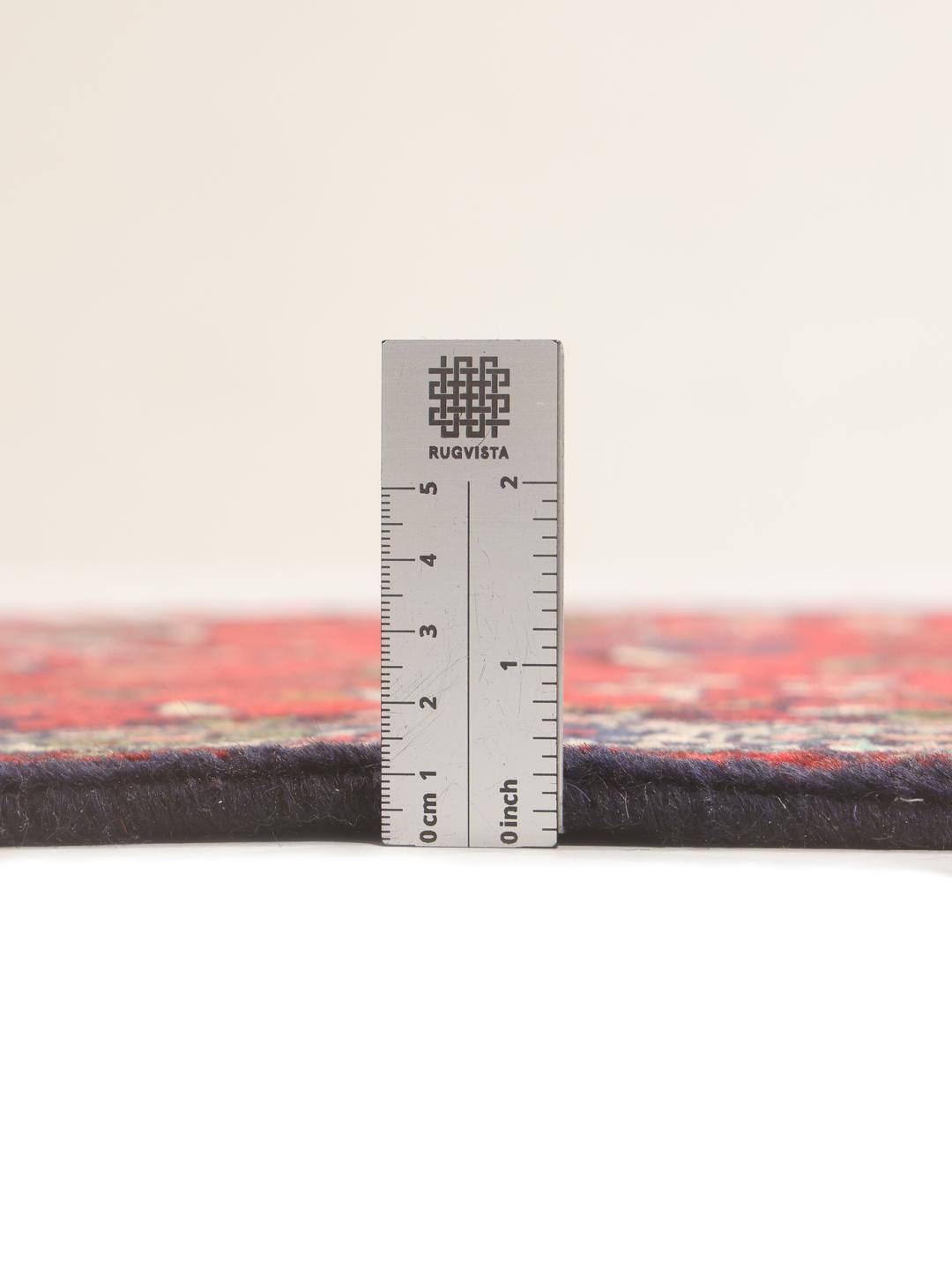 Tapis couloir rouge Mehraban noué à la main provenant du Moyen-Orient