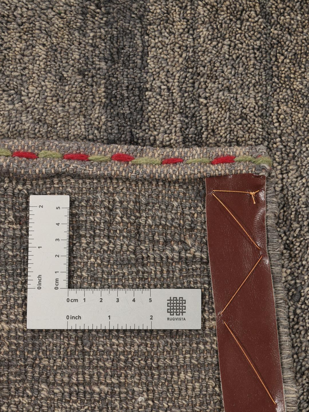 Handgeknoopt Gabbeh-vloerkleed uit het Midden-Oosten in grijstinten.