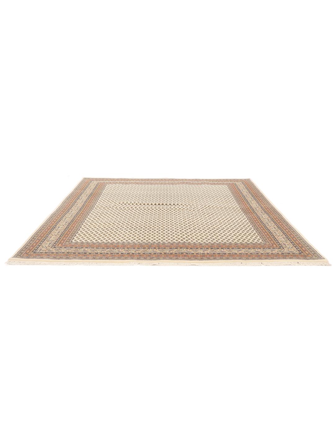Tapis Mir Indo noué à la main en provenance d'Inde avec un fond beige et des motifs floraux traditionnels.