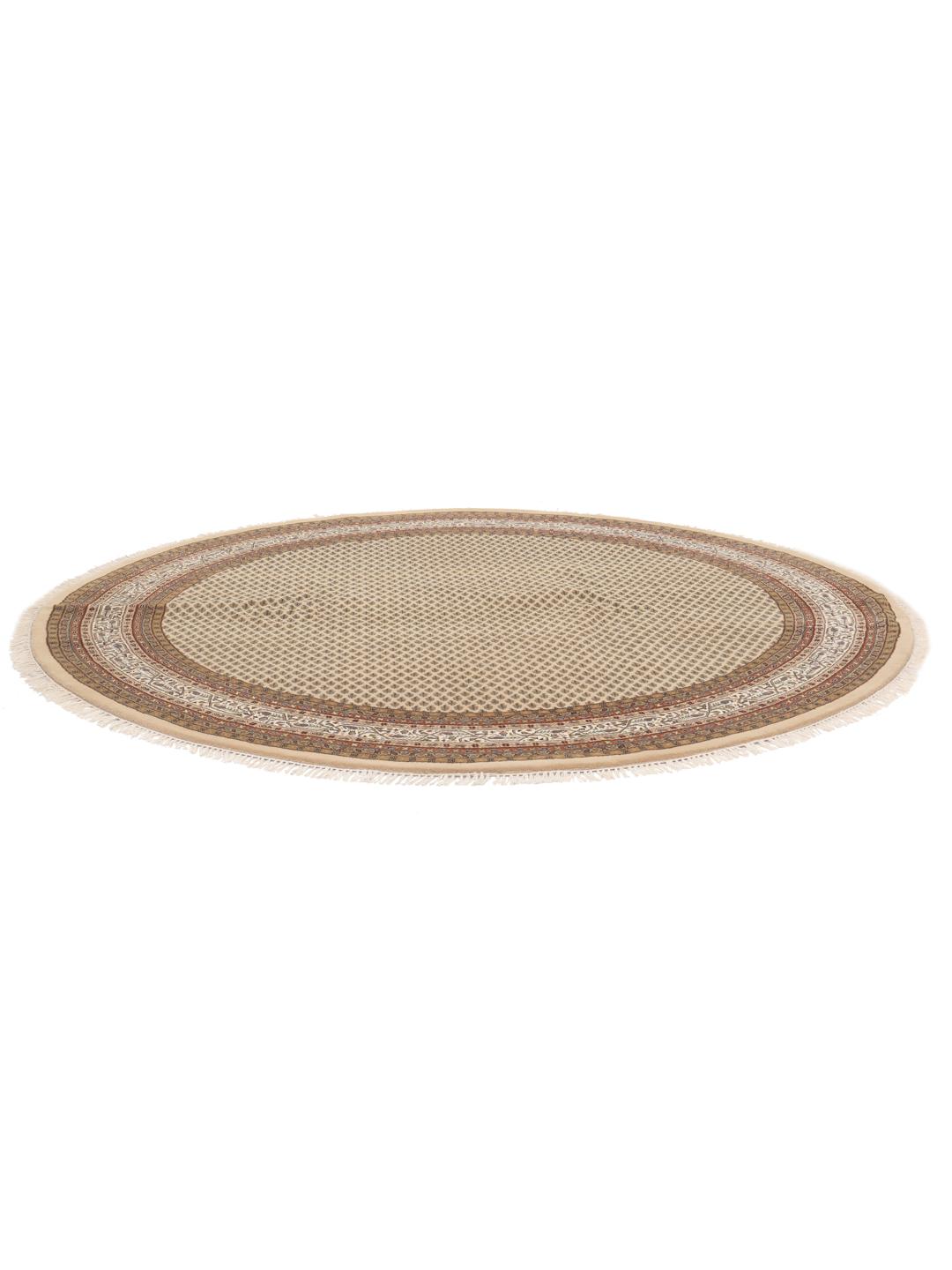 Un tapis rond en laine noué à la main Mir Indo beige avec un motif floral détaillé