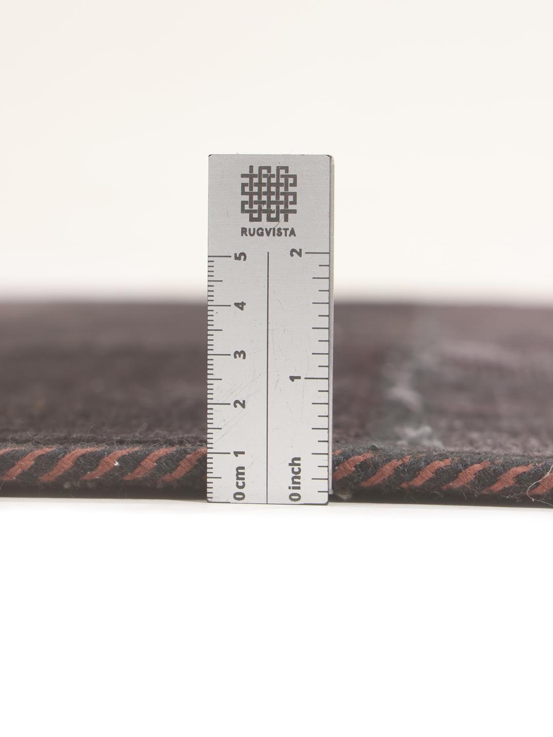Håndknyttet patchwork-tæppe fra Mellemøsten i dybe sorte toner