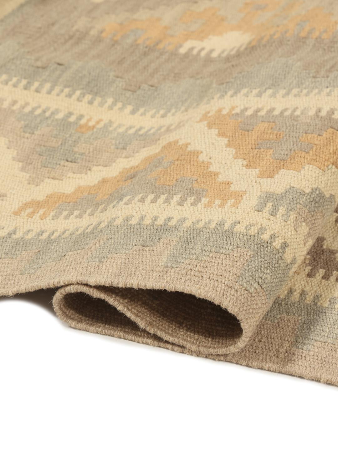 Tapis Kilim tissé à la main du Moyen-Orient dans des tons beige et bleu