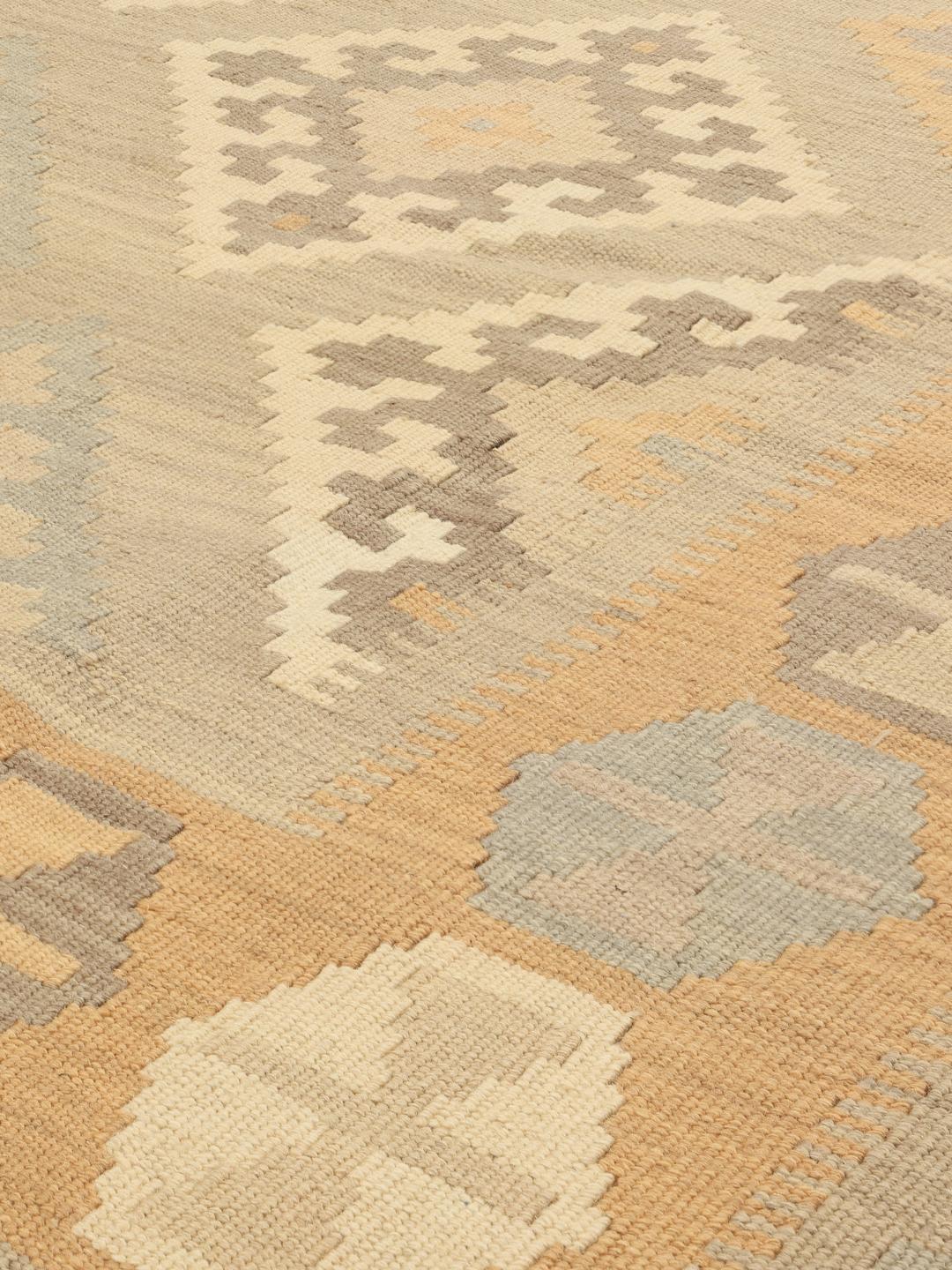 Tappeto Kilim Ghashghai tessuto a mano in tonalità beige e azzurro chiaro
