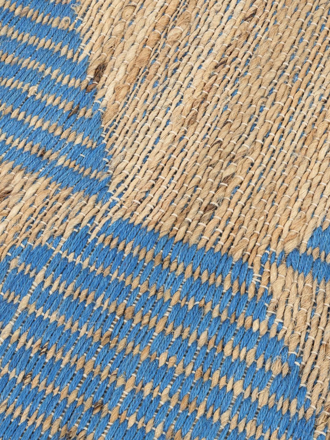 Beige og blå løber med geometrisk mønster