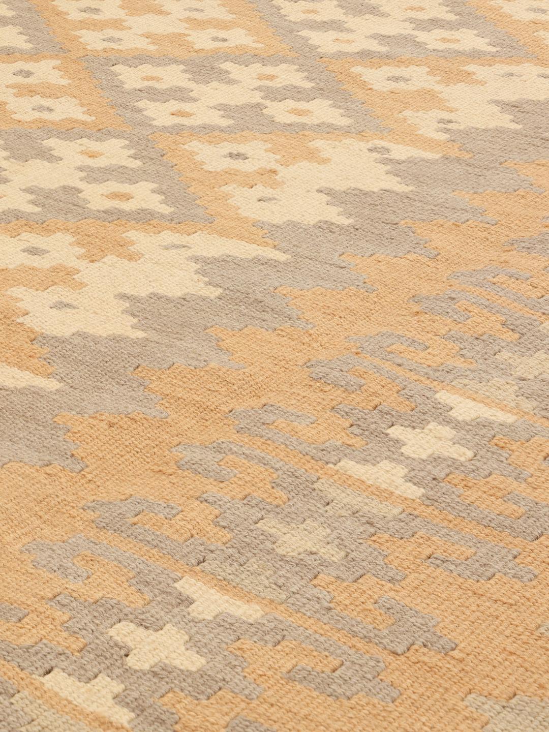 Tappeto Kelim Ghashghai tessuto a mano proveniente dal Medio Oriente in tonalità beige