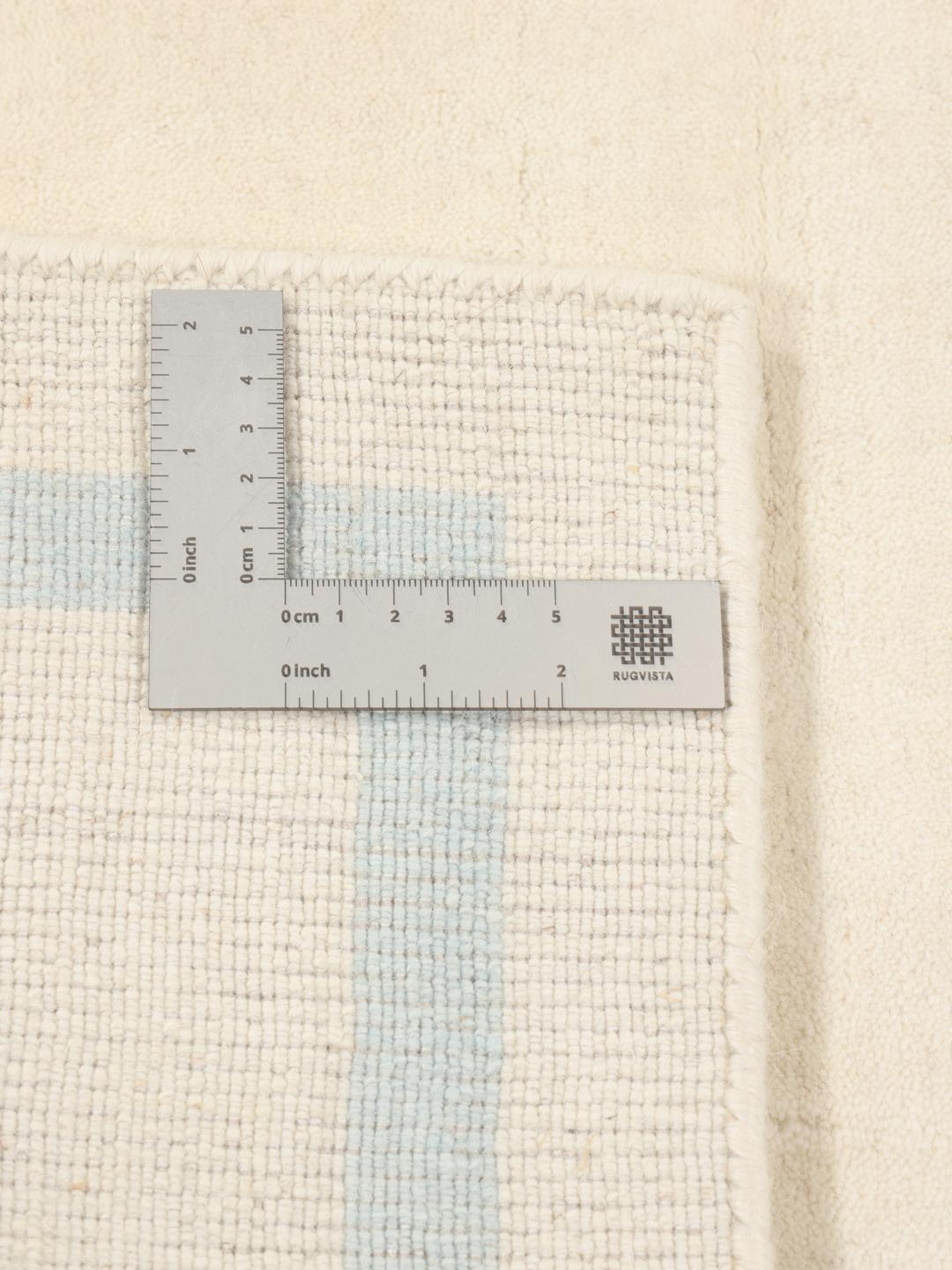Handgeweven Indiaas tapijt in beige en lichtblauw met een gestreept patroon