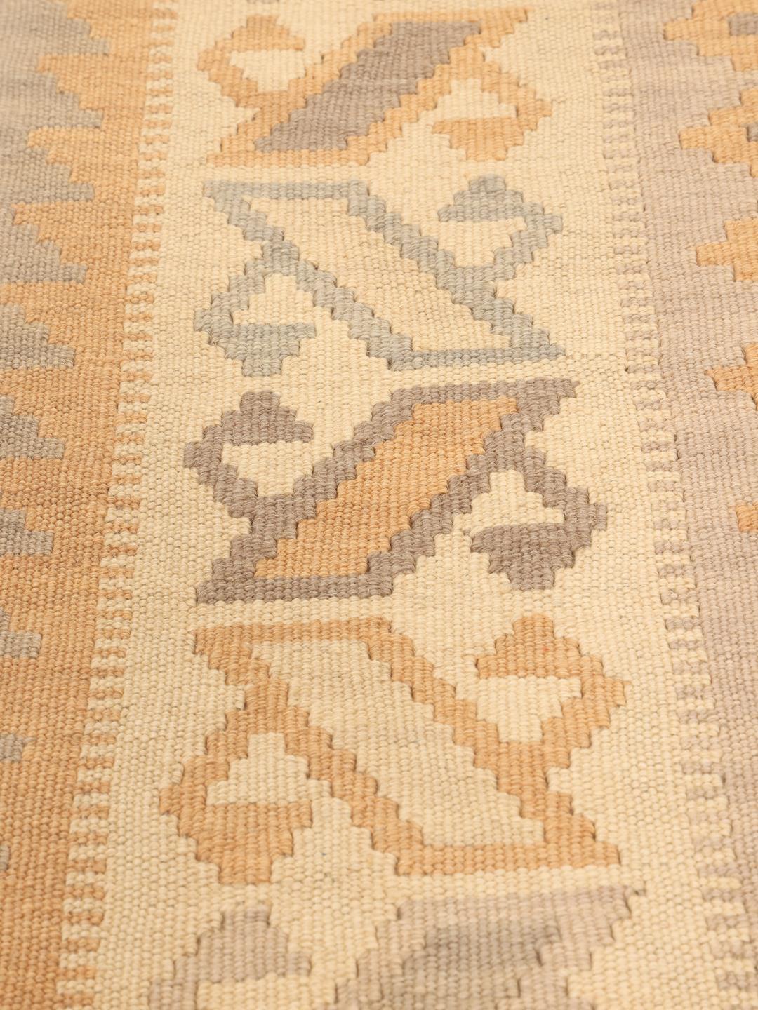 Tappeto Kilim tessuto a mano dal Medio Oriente in beige e toni naturali